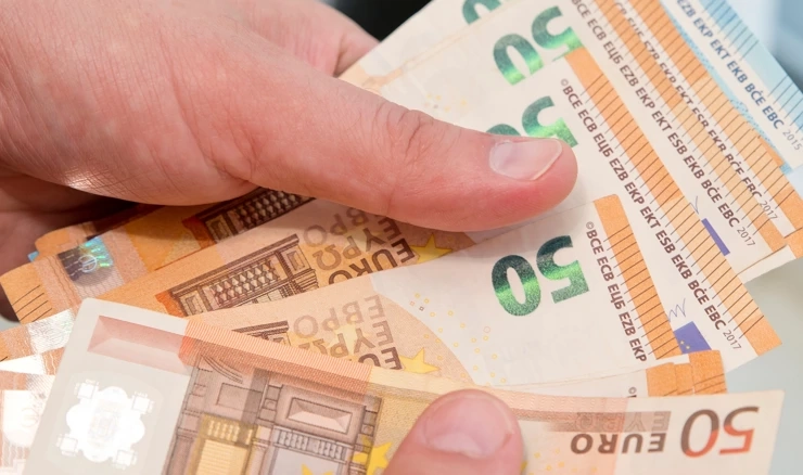 Prosječna neto plaća na godišnjoj razini porasla za 17 posto