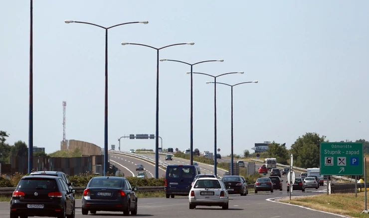 Nakon promjene u ljetno računanje vremena dozvoljeno gašenje svjetala na cestama