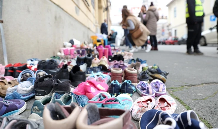  Akcija "Zagrebu nedostaju vrtići" Hrvatske udruge roditelja odgojitelja ispred Gradske skupštine 