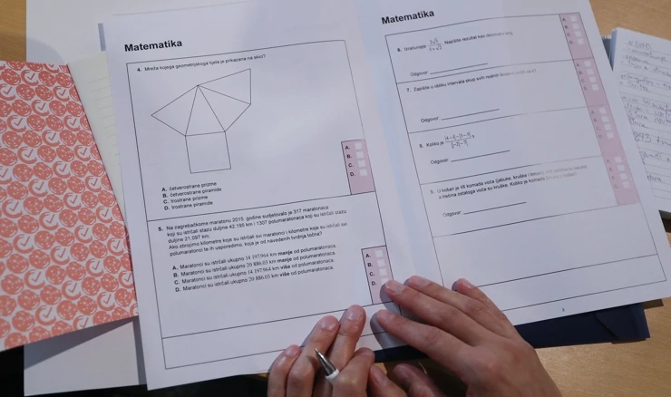 Državna matura završila je obveznim ispitom iz matematike na obje razine