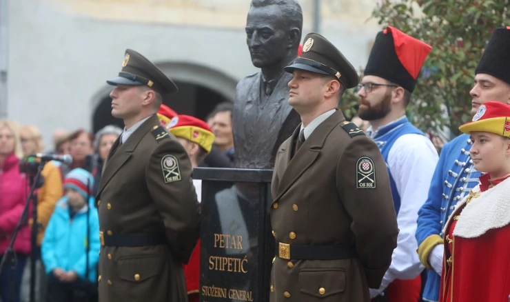 U Ogulinu otkrivena bista stožernog generala Petra Stipetića