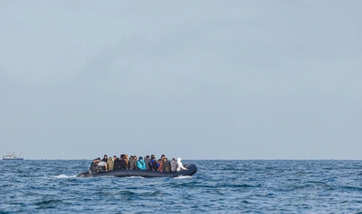Migranti na brodu kod Dovera (UK)