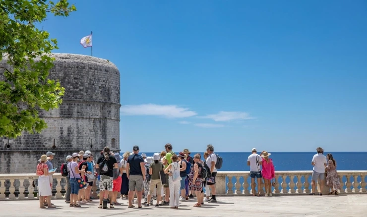 Sve brojnije grupe gostiju u Dubrovniku