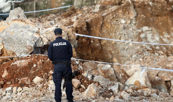 Ilustracija, policija osigurava mjesto pronalaska bombe