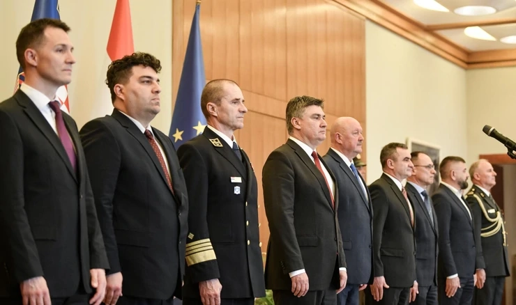 Predsjednik uručio odlikovanja braniteljima