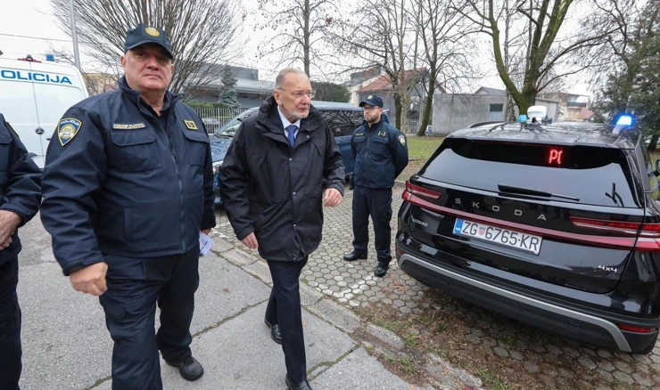 Davor Božinović na primopredaji vozila granične policije