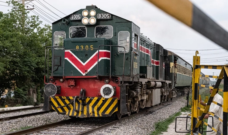 Pakistanski militanti napali vlak sa stotinama putnika