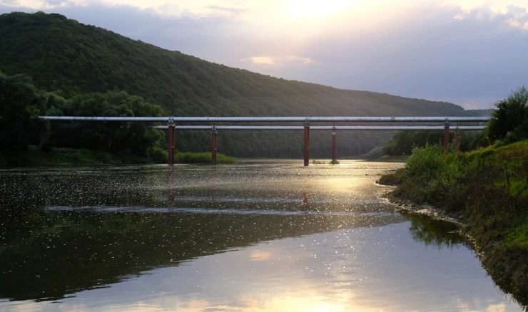 Naftovod Družba na rijeci Dnjestar 