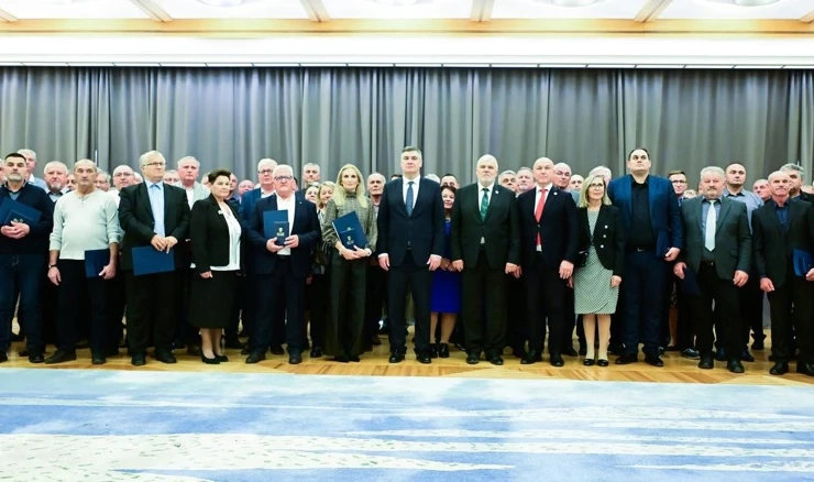 Predsjednik Zoran Milanović uručio odlikovanja  dobrovoljnim darivateljima krvi u 2024. godini