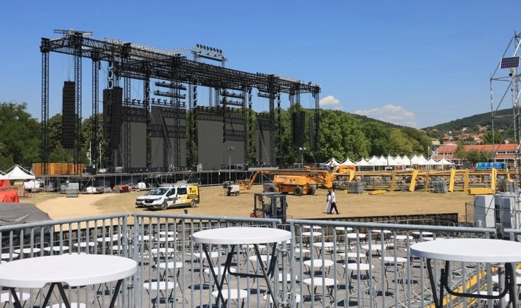 Pripreme za Thompsonov koncert u Sinju