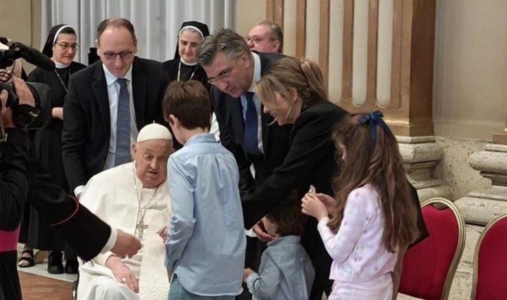 Plenković se nakratko sastao s Papom nakon uskrsne mise u Vatikanu