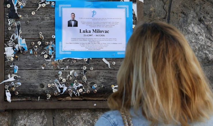 “19 minuta šutnje za Luku”: Drniš se oprašta od ubijenog mladića
