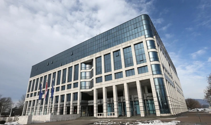 Na aferi u INA-i lome se politička koplja