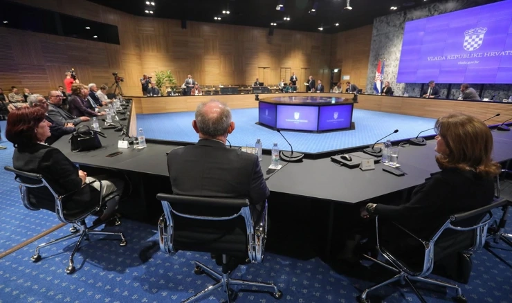 Sastanak Vlade i sindikata javnih i državnih službi