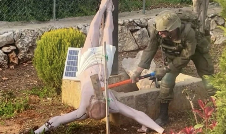 Oskvrnuti Isusov kip