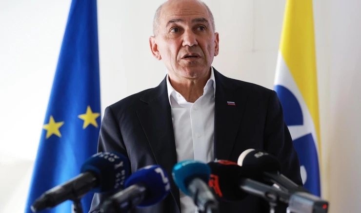 "Stekli su se uvjeti za podnošenje moje kandidature" za premijera, rekao je Janša novinarima
