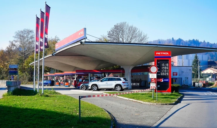 Petrol benzinska postaja