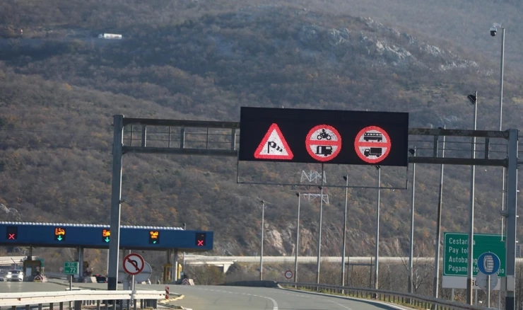 Olujni vjetar otežava promet