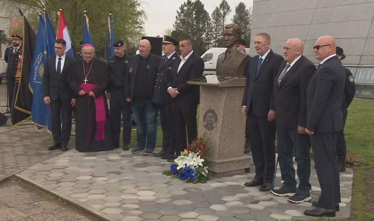 Otkrivena bista Josipa Jovića