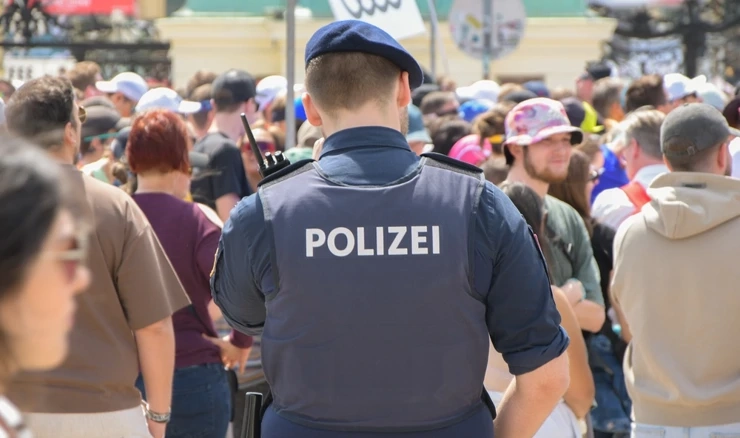 Policija