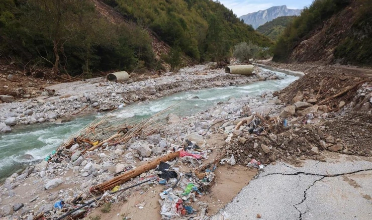 BiH smješta ugrožene od poplava, ubrzava obnovu željezničkog prometa