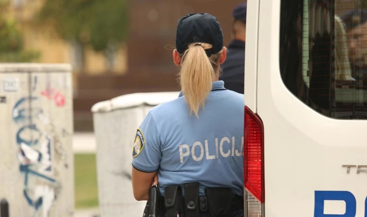 Policija