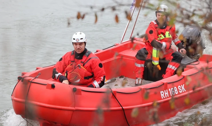 Policija i HGSS spasili strane državljane iz Save