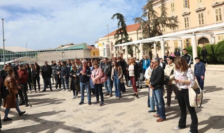 Prosvjed u Šibeniku zbog otkaza profesoru tjelesnog
