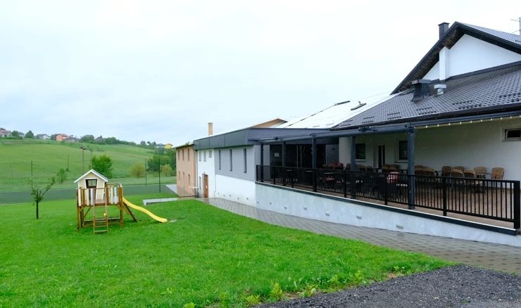 Policija istražuje smrt 16-godišnjaka na rođendanskoj zabavi, uhićen 17-godišnjak