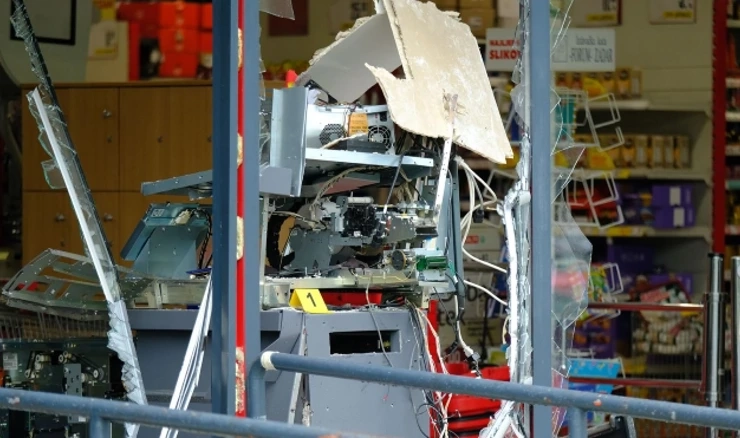 Uništeni bankomat, arhivska fotografija