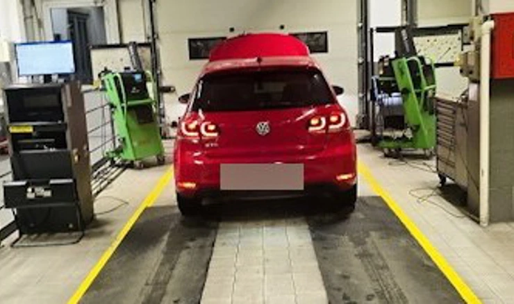 'Car meet scena' na tehničkom pregledu