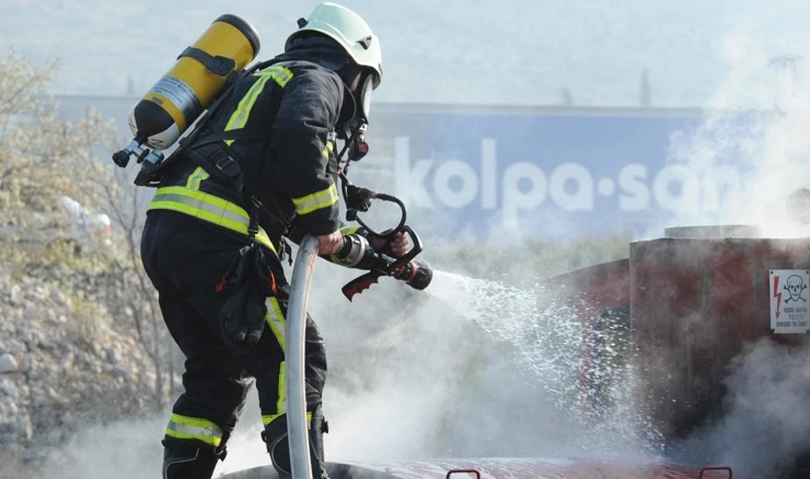 Ugašen požar na putničkom vlaku kod Osijeka