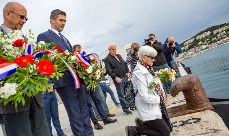 Vijenci u spomen na tragediju u luci Gruž