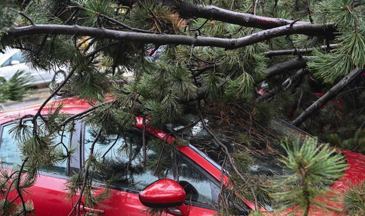  Olujno nevrijeme napravilo veliku štetu u Zagrebu 