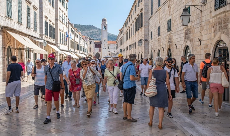 Dubrovnik u vrijeme turističke sezone