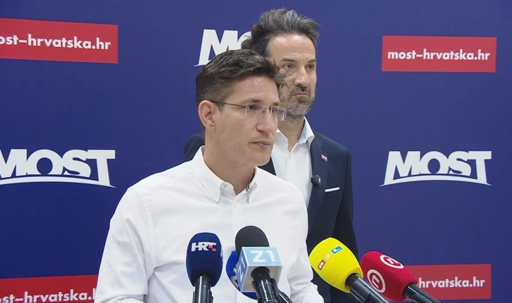 Mostov zastupnik Zvonimir Troskot predstavio je nalaze koji potvrđuju da se opasni otpad odlagao na još jednoj lokaciji u Lici