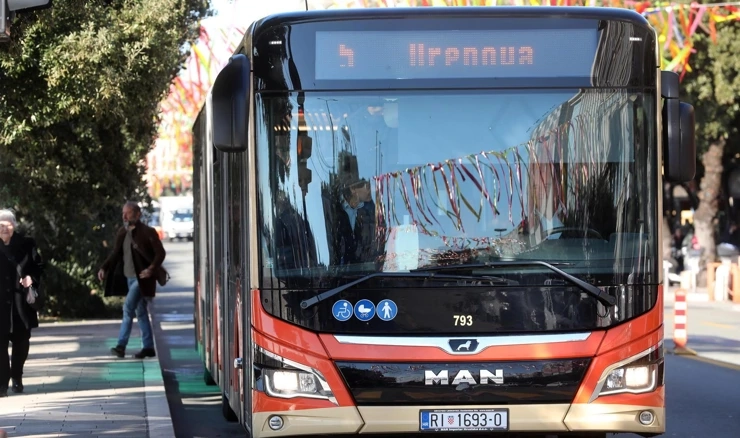 Autobus komunalnog društva Autotrolej