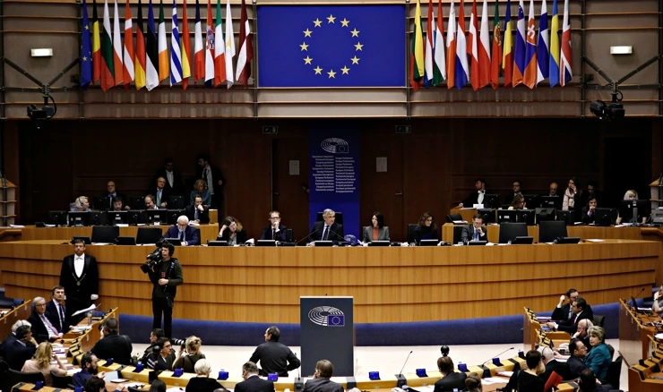 EP želi ograničiti moć europskih oligarha