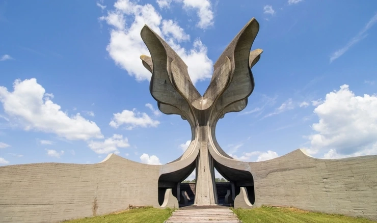 Spomenik Cvijet u Jasenovcu