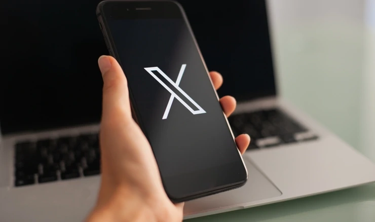 Društvena mreža "X"