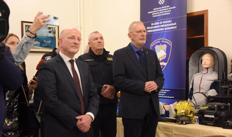 Ministar Davor Božinović s njemačkim veleposlanikom u Valbandonu