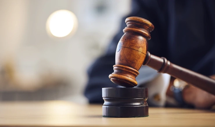 Suci i odvjetnici idu u bijeli štrajk