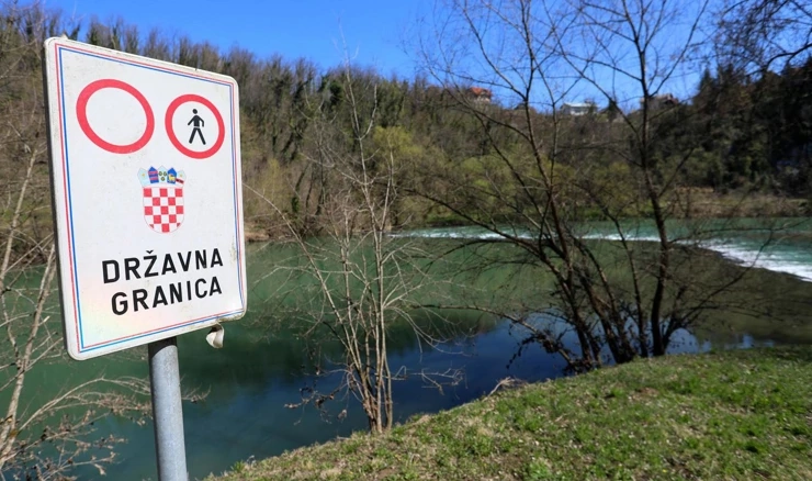 Granica između Hrvatske i Slovenije  na rijeci Kupi u općini Kamanje 
