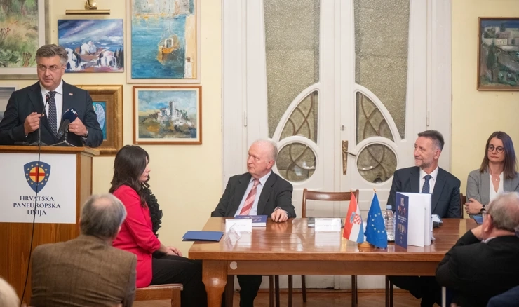 Andrej Plenković sudjelovao je na predstavljanju spomenice Hrvatske paneuropske unije