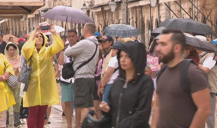 Turisti ne bježe zbog kiše
