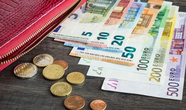 Bliži se uvođenje eura kao službene valute 