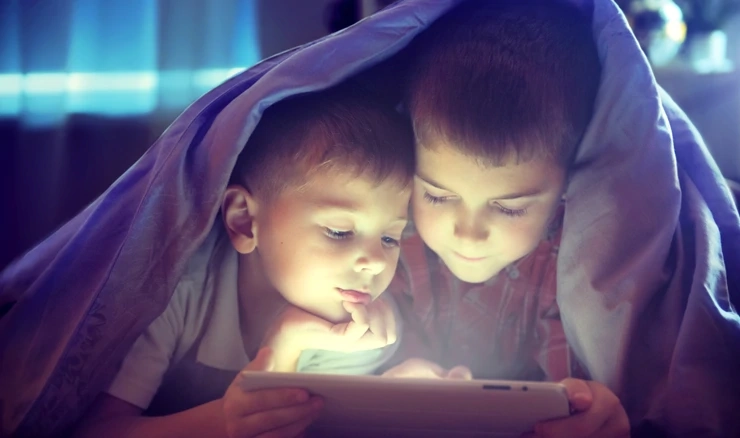 Ilustracija djeca na internetu