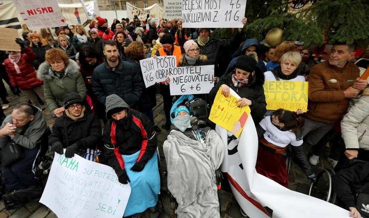 Prosvjed Udruge obitelji djece s teškoćama u razvoju "Sjena"
