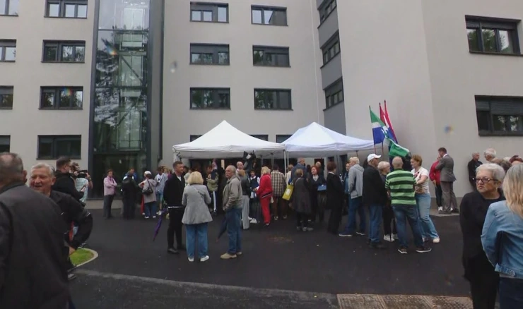 U Sisku uništena zgrada nakon potresa, ponovno izgrađena