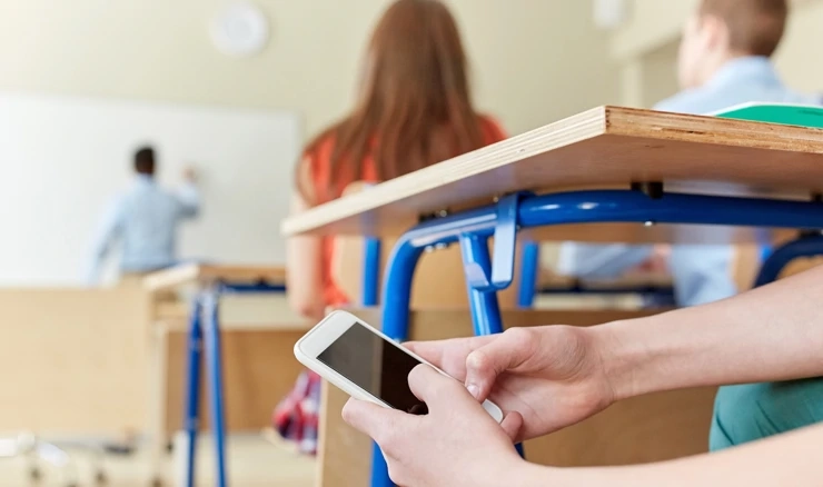 Zabranjeni mobiteli u školi